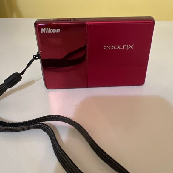 Nikon Cool Pix S70 Red Digital Camera and Battery - No charger - Picture 1 of 9